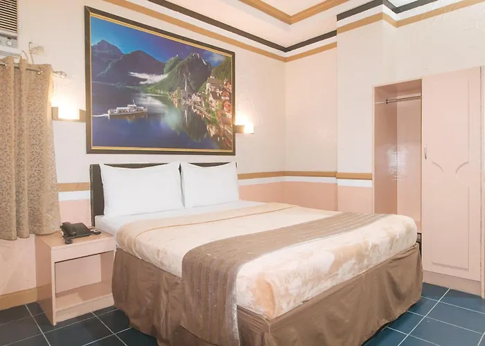 Hotel Urban Travellers By Reddoorz Manila