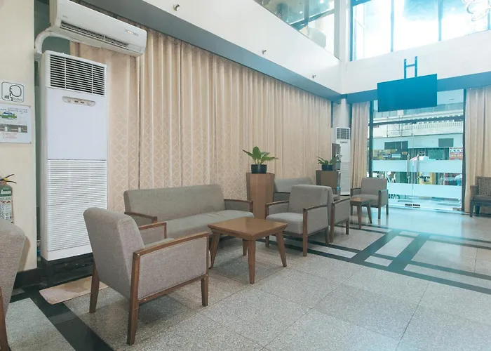 Hotel Urban Travellers By Reddoorz Manila